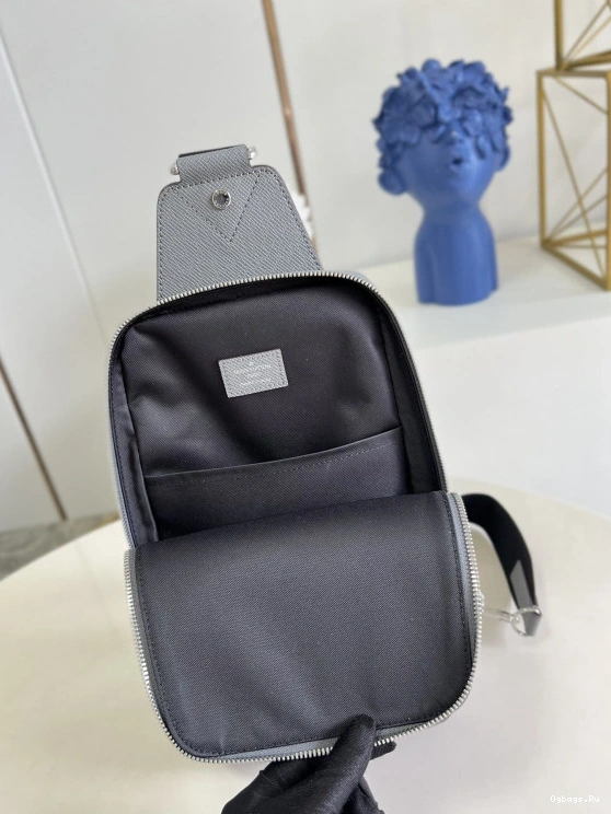 AVENUE VUITTON LOUIS BAG SLING 0328